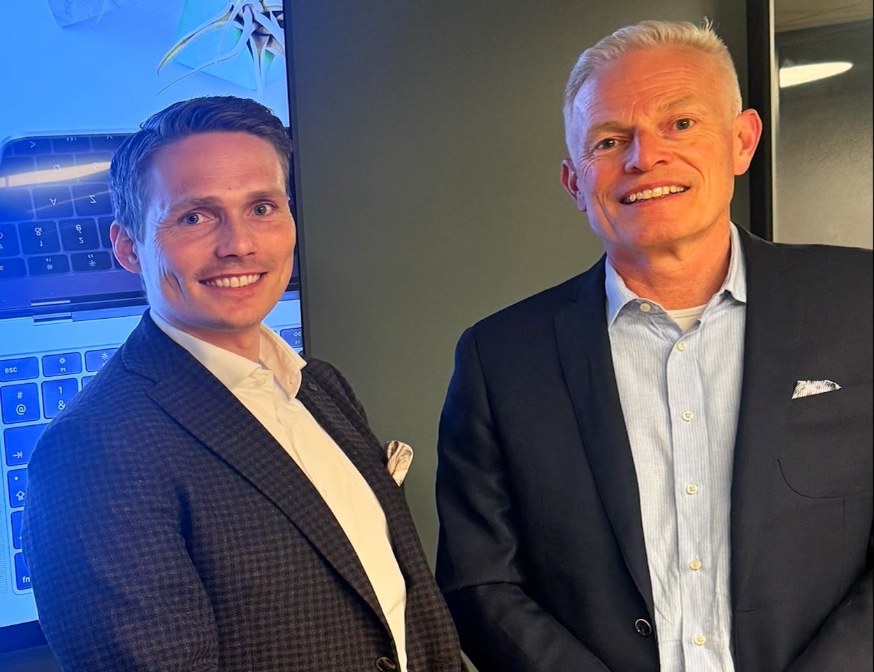 Lasse Olberg fra Schindler AS og styreleder i Heisleverandørenes landsforening og daglig leder i Heisleverandørenes landsforening Ben Gjerland er glade for at det ble enighet på heisoverenskomsten.