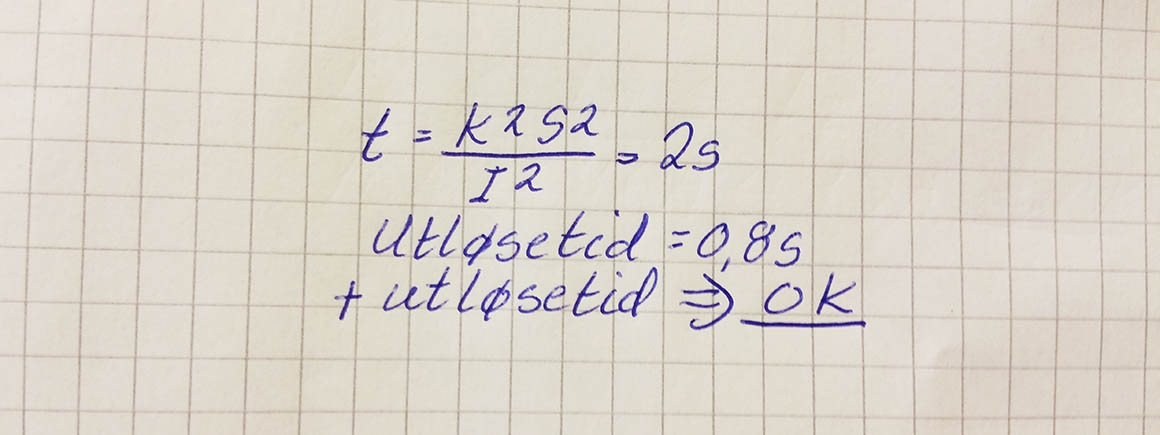 skrift/ formel på ark